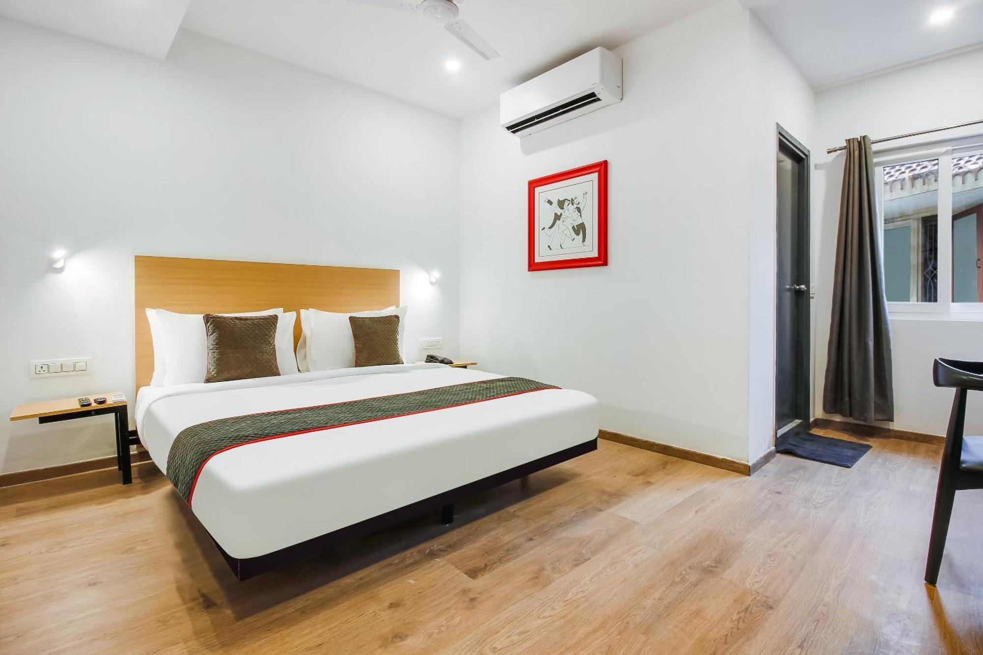 Super Townhouse The Cinco Hotel Near Esi Hospital Hyderabad Exterior photo