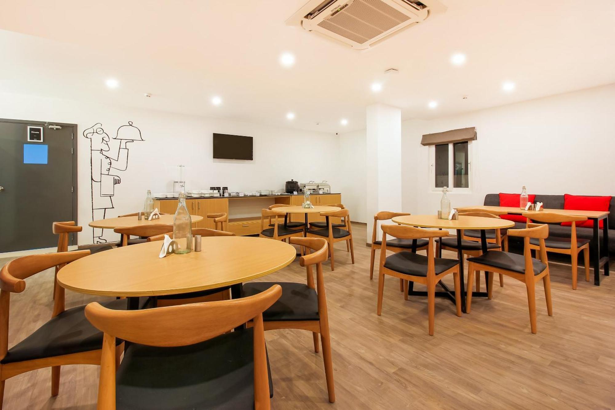 Super Townhouse The Cinco Hotel Near Esi Hospital Hyderabad Exterior photo