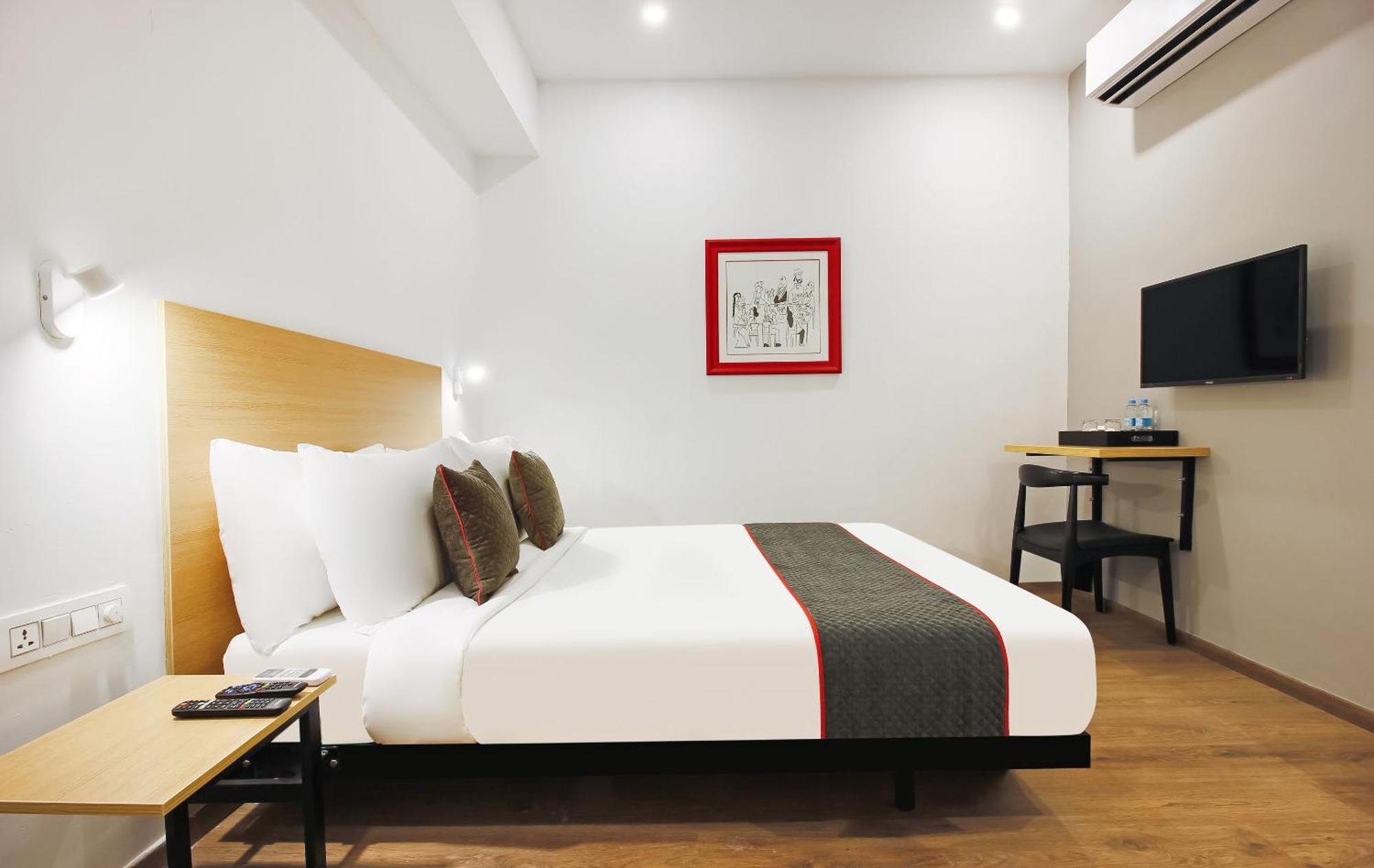 Super Townhouse The Cinco Hotel Near Esi Hospital Hyderabad Exterior photo
