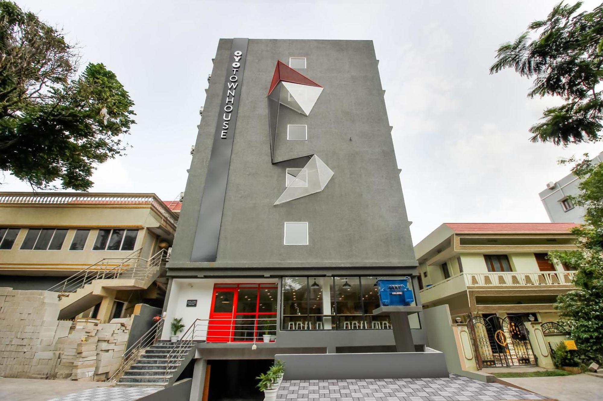 Super Townhouse The Cinco Hotel Near Esi Hospital Hyderabad Exterior photo