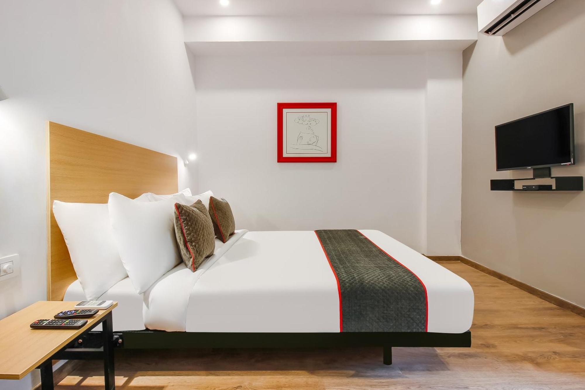 Super Townhouse The Cinco Hotel Near Esi Hospital Hyderabad Exterior photo